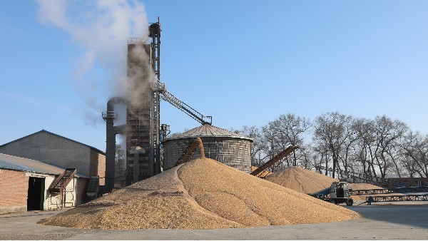 扭虧為盈，糧食烘干用上秸稈打捆直燃鍋爐就是省